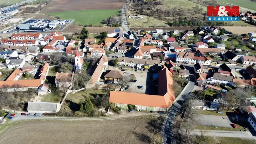 Pronájem komerčního pozemku, Ořech, Karlštejnská, 360 m2