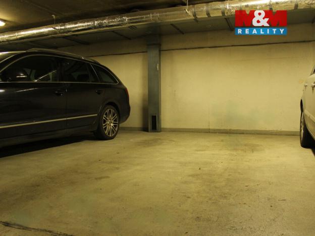 Pronájem garážového stání, Praha - Holešovice, Tusarova, 12 m2