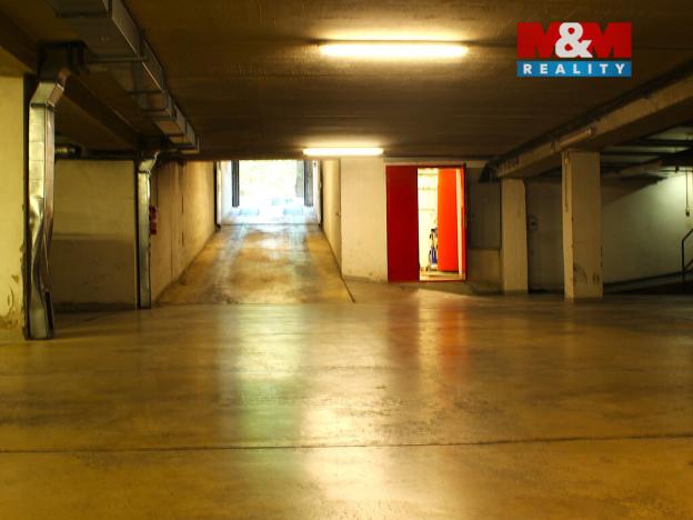 Pronájem garážového stání, Praha - Holešovice, Tusarova, 12 m2