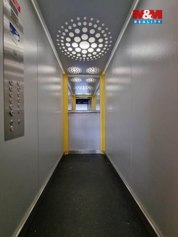 Pronájem bytu 2+kk, Hradec Králové - Třebeš, třída Edvarda Beneše, 41 m2