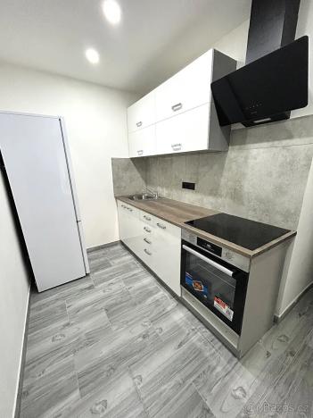 Pronájem bytu 1+kk, Praha - Vršovice, Altajská, 36 m2