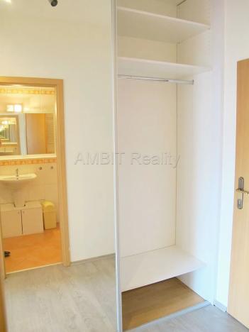 Pronájem bytu 2+kk, Praha - Hlubočepy, Voskovcova, 42 m2