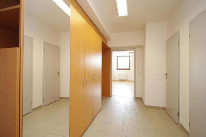 Pronájem kanceláře, Praha - Smíchov, Štefánikova, 63 m2