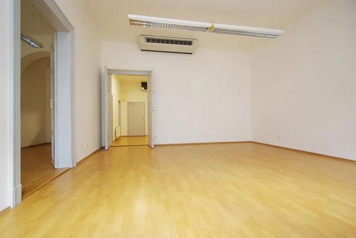 Pronájem kanceláře, Praha - Smíchov, Štefánikova, 70 m2