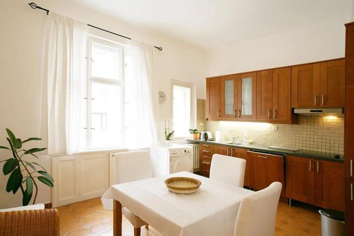 Pronájem bytu 4+1, Praha - Nové Město, Biskupská, 132 m2