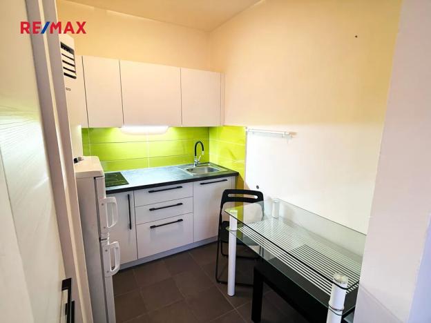 Pronájem bytu 1+kk, Praha - Prosek, Jetřichovická, 30 m2