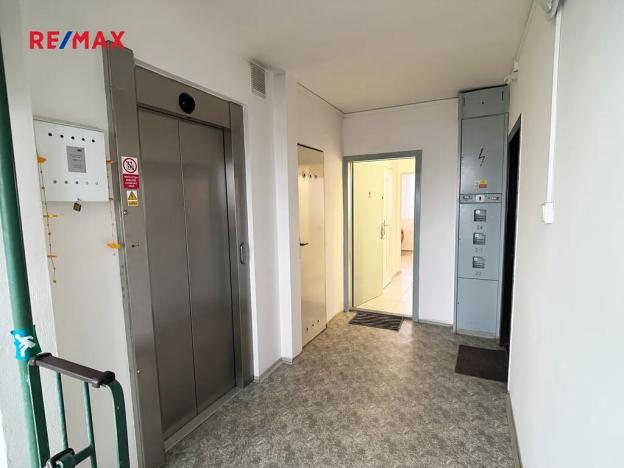 Pronájem bytu 1+kk, Praha - Prosek, Jetřichovická, 30 m2