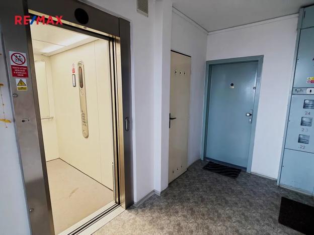 Pronájem bytu 1+kk, Praha - Prosek, Jetřichovická, 30 m2