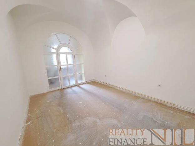 Pronájem obchodního prostoru, Plzeň, náměstí Republiky, 78 m2