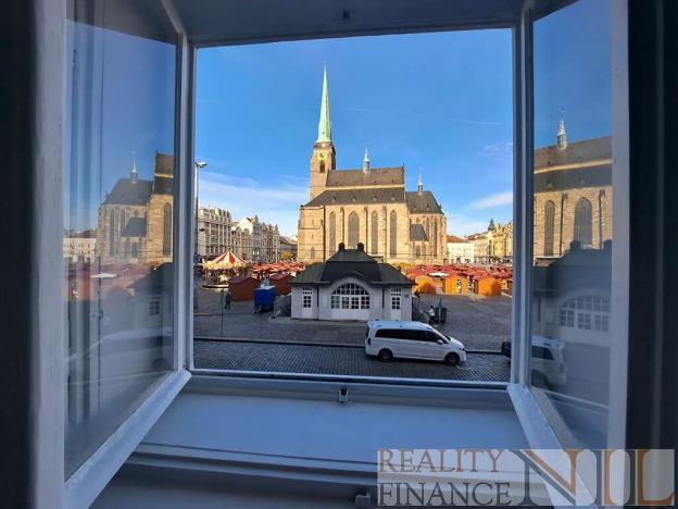 Pronájem obchodního prostoru, Plzeň, náměstí Republiky, 78 m2