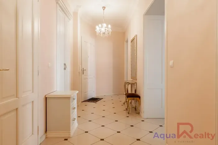 Pronájem bytu 4+kk, Karlovy Vary, Zeyerova, 124 m2