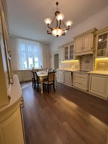 Prodej bytu 4+1, Karlovy Vary, Krále Jiřího, 120 m2