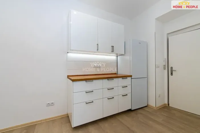 Pronájem bytu 2+kk, Praha - Libeň, Novovysočanská, 37 m2