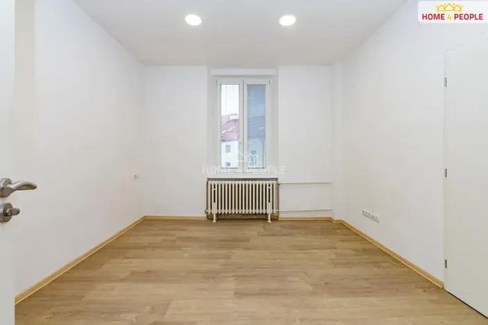 Pronájem bytu 2+kk, Praha - Libeň, Novovysočanská, 37 m2