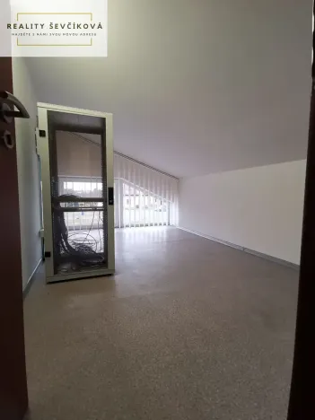 Pronájem obchodního prostoru, Hradec Králové, Vlčkovická, 700 m2