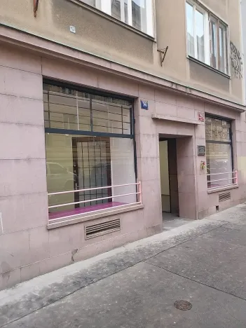 Pronájem obchodního prostoru, Praha - Holešovice, Františka Křížka, 90 m2