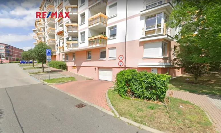 Pronájem garážového stání, Praha - Libeň, Nad Okrouhlíkem, 16 m2