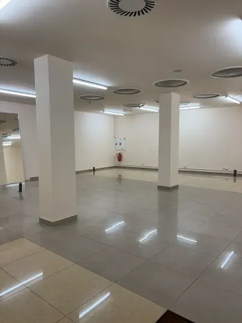 Prodej obchodního prostoru, Karlovy Vary, Divadelní náměstí, 100 m2