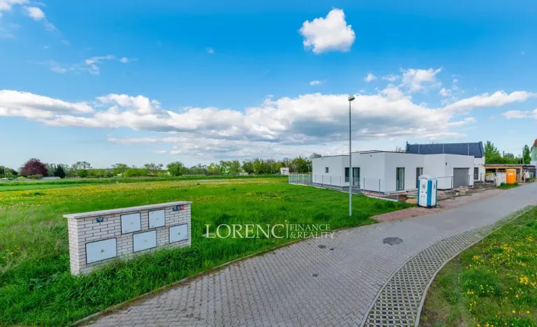 Prodej pozemku, Praha - Kbely, Ponikelská, 707 m2