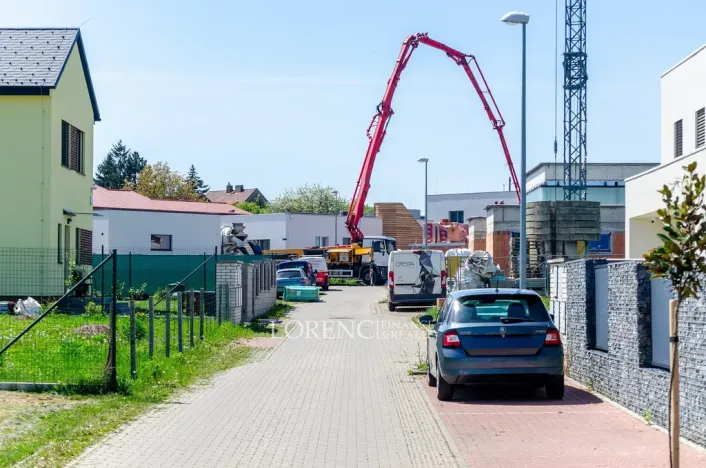 Prodej pozemku, Praha - Kbely, Ponikelská, 707 m2