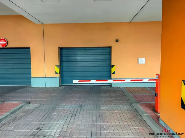 Prodej garážového stání, Praha - Vysočany, Poděbradská, 13 m2