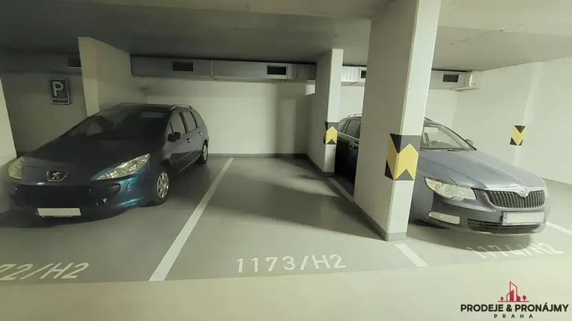 Prodej garážového stání, Praha - Vysočany, Poděbradská, 13 m2