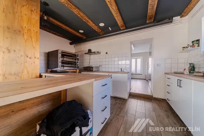 Pronájem restaurace, Otrokovice, Dr. E. Beneše, 237 m2