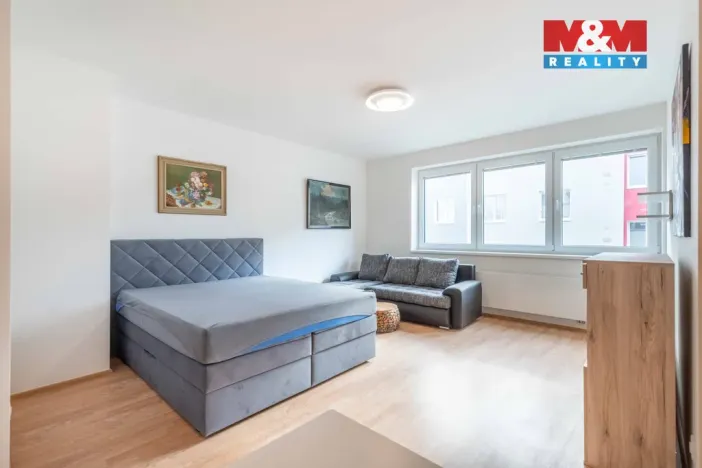 Pronájem bytu 1+kk, Plzeň - Doubravka, Dílenská, 45 m2