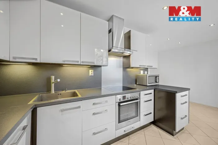 Prodej bytu 3+1, Praha - Klánovice, Medinská, 81 m2