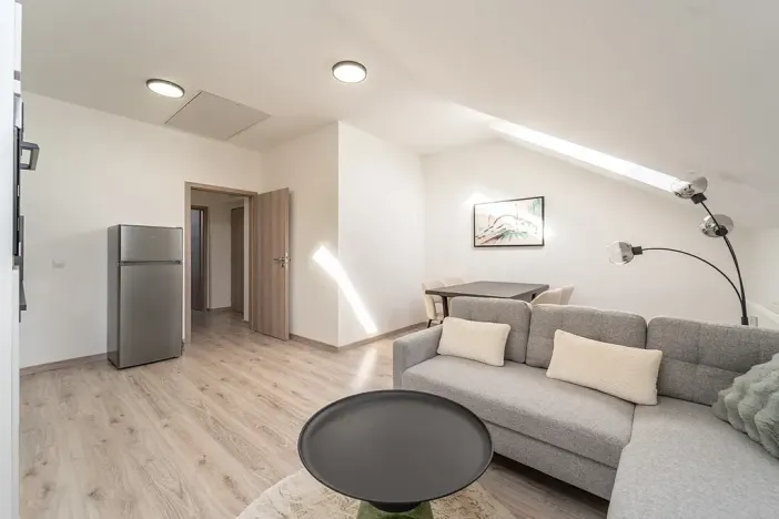 Pronájem bytu 2+kk, Praha - Libeň, Pod Labuťkou, 52 m2