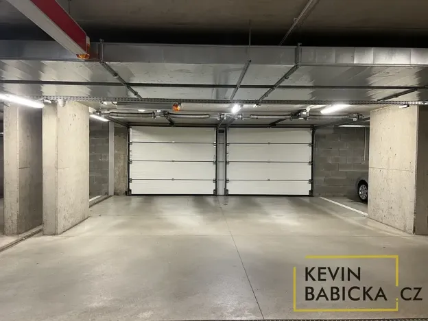 Pronájem garáže, Brno, Kumpoštova, 13 m2