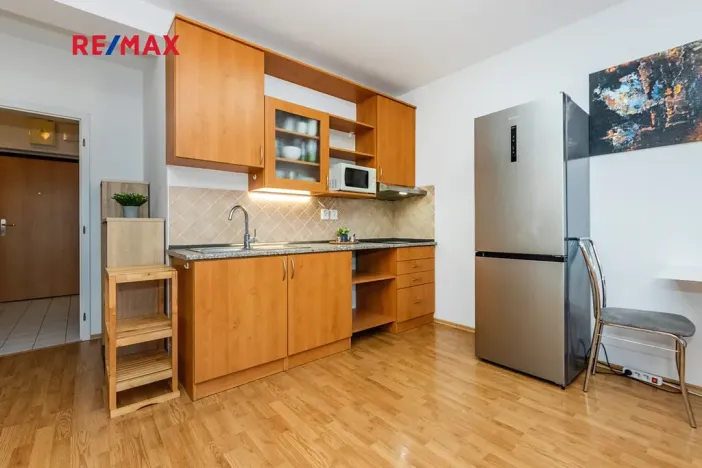 Pronájem bytu 1+kk, Praha - Suchdol, Internacionální, 41 m2