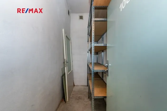 Pronájem bytu 1+kk, Praha - Suchdol, Internacionální, 41 m2