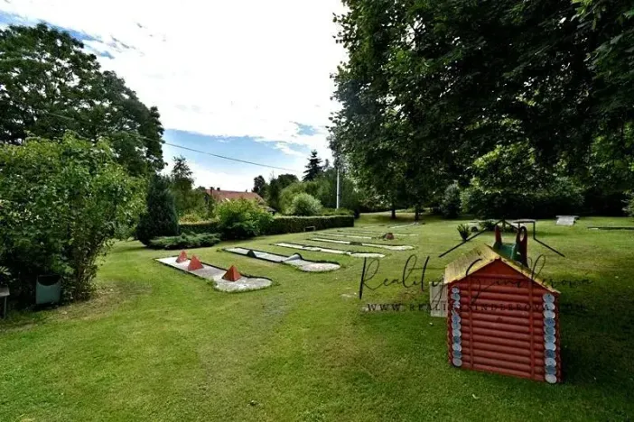 Prodej apartmánu, Hranice, 297 m2