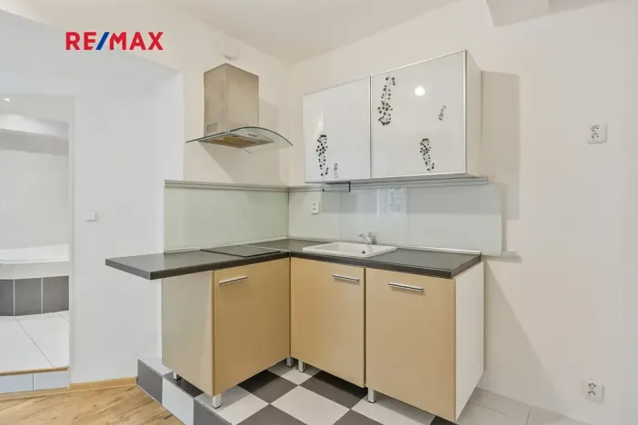 Prodej bytu 2+kk, Praha - Podolí, Podolská, 44 m2