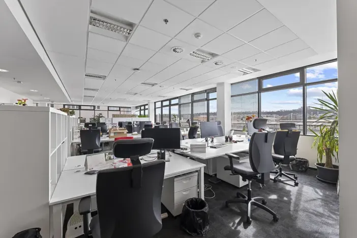 Pronájem kanceláře, Praha - Holešovice, U garáží, 158 m2