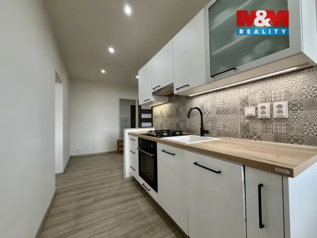 Prodej bytu 3+1, Klášterec nad Ohří, Na Vyhlídce, 66 m2