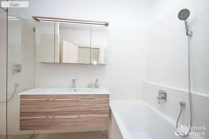 Pronájem rodinného domu, Praha - Břevnov, Oddělená, 250 m2