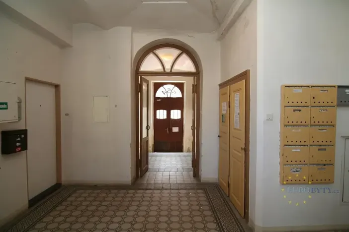 Pronájem bytu 2+kk, Praha - Nusle, Svatoslavova, 43 m2