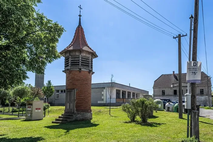 Prodej komerční nemovitosti, Přítluky, 2507 m2