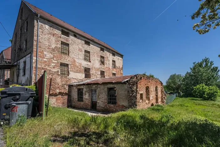 Prodej komerční nemovitosti, Přítluky, 2507 m2