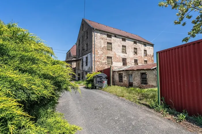 Prodej komerční nemovitosti, Přítluky, 2507 m2