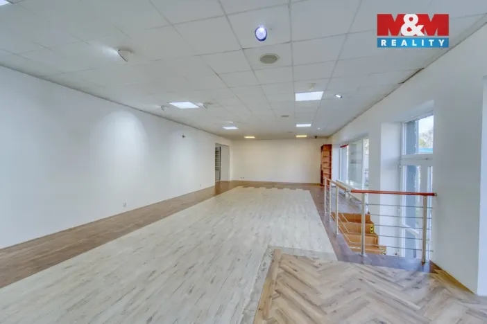 Prodej obchodního prostoru, Praha - Uhříněves, Přátelství, 490 m2
