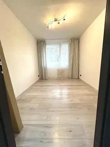 Pronájem bytu 2+kk, Praha - Prosek, Vysočanská, 46 m2