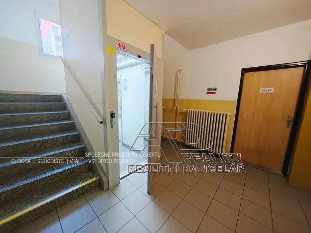 Pronájem atypického bytu, České Budějovice, Branišovská, 61 m2