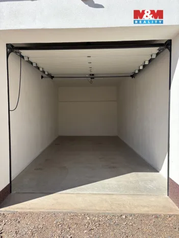 Pronájem garáže, Tišnov, Jungmannova, 18 m2