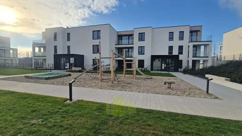 Pronájem garážového stání, Olomouc, Hněvotínská, 13 m2