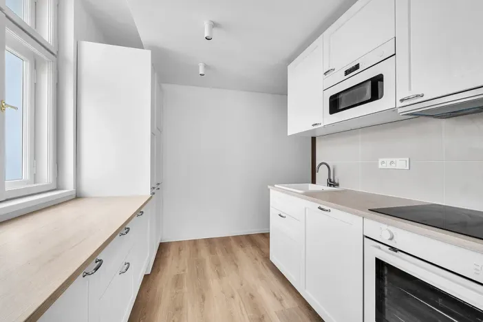 Pronájem bytu 2+1, Praha - Smíchov, Grafická, 64 m2