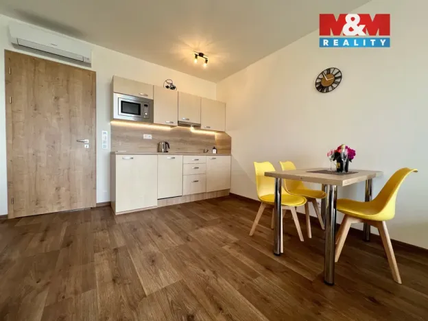 Pronájem bytu 1+kk, Třeboň - Třeboň II, Jiřího Havlise, 37 m2