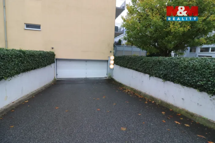 Prodej garážového stání, Praha, U Hostavického potoka, 10 m2
